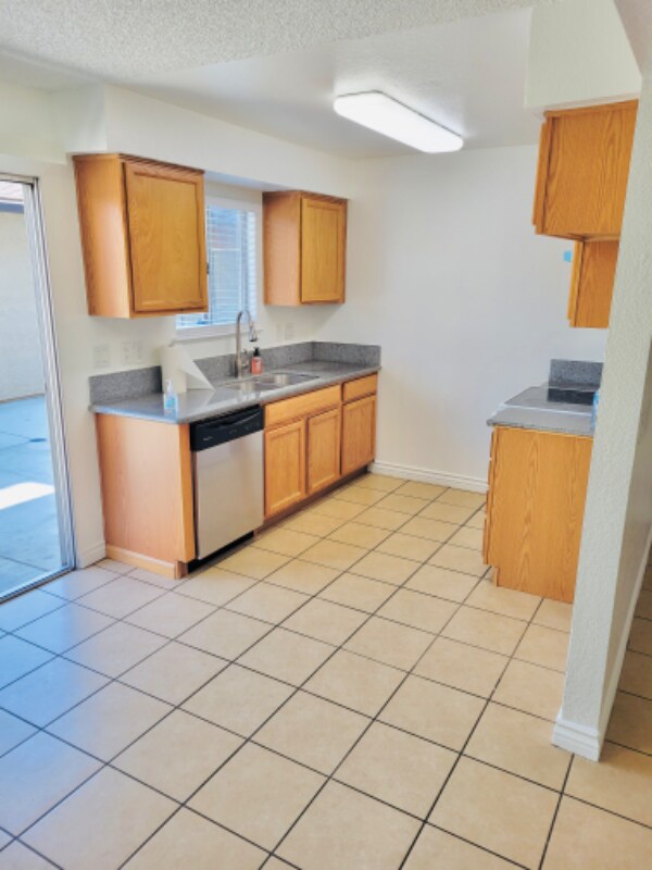 Primary Photo - 5145 E Lane Ave