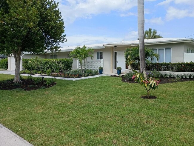 Foto del edificio - 4454 W Tradewinds Ave