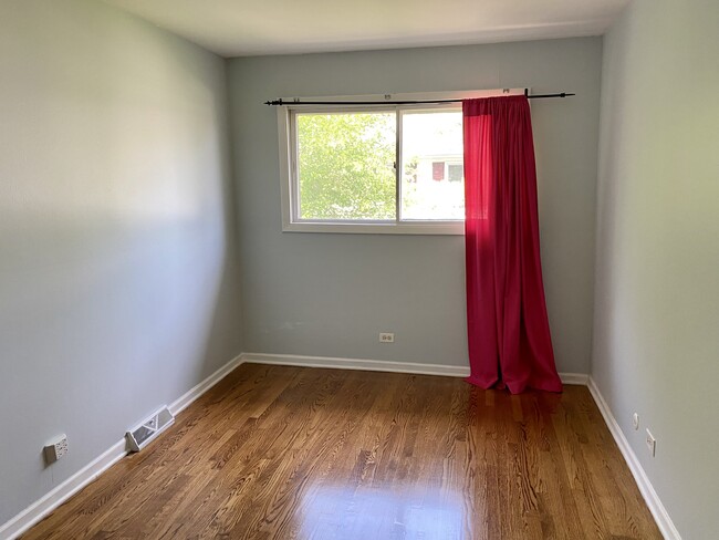 Bedroom 2 - 952 Green Bay Rd