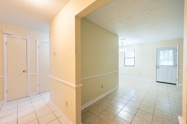 Building Photo - 868 Brookfield Pkwy