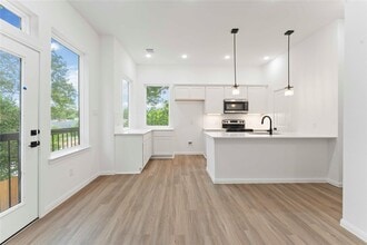 Building Photo - 5105 Mallow St