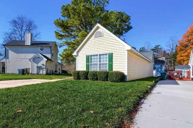 Foto del edificio - Two Bedroom Home In Durham