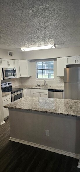 Foto del edificio - 3737 Timberglen Rd