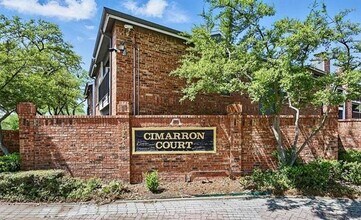 Building Photo - 18333 Roehampton Dr