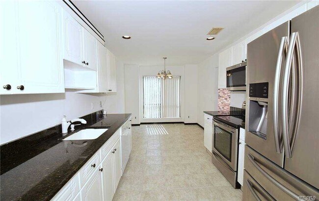 Foto del edificio - 194 Pond View Ln