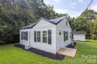 Building Photo - 505 Hickory St