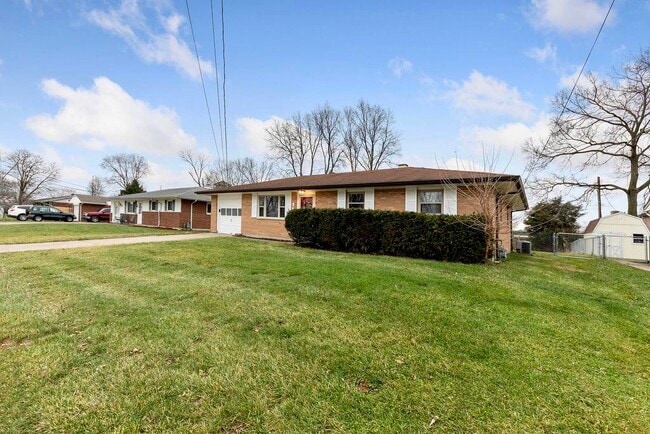 Charming, zero steps, all brick ranch in awesome location! Minutes to downtown, shops, restaurants, grocery, schools, parks! - 11 Lawndale Ave