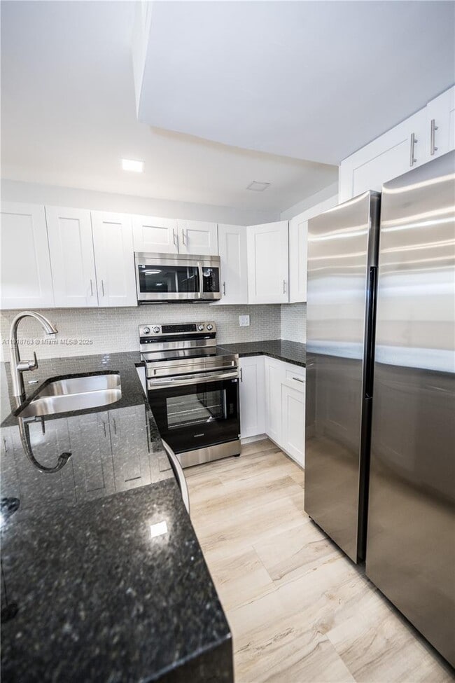 Foto del edificio - 755 Dotterel Rd