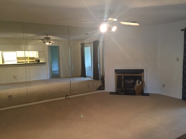 Foto del edificio - Beautiful Condo close to the oceanfront!!