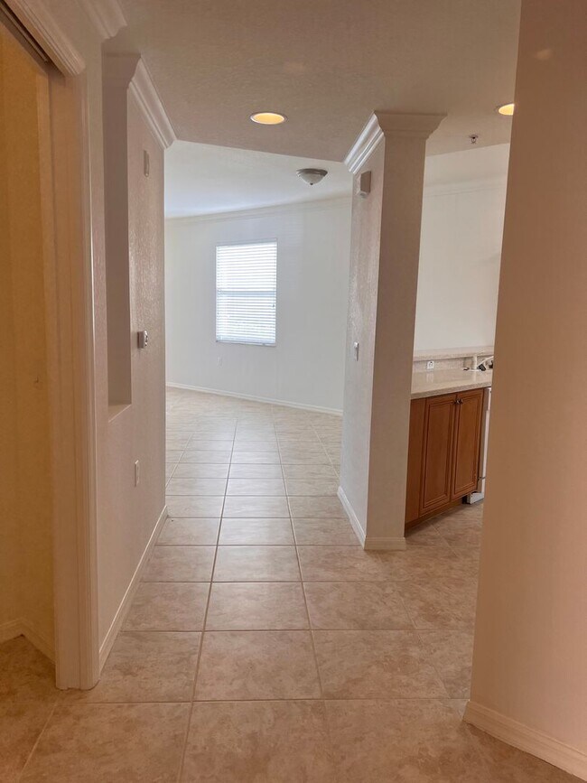 Building Photo - 8470 Kingbird Loop