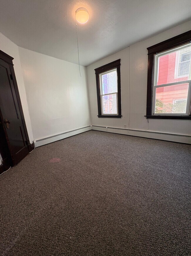 Foto del edificio - 37 Eastwood Ave