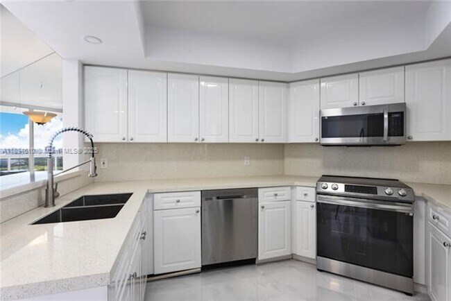 Foto del edificio - 1800 Sunset Harbour Dr