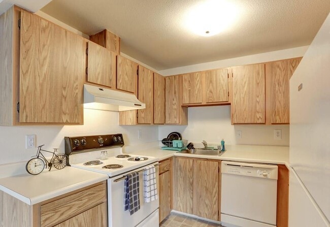 Building Photo - Teal Pointe Apartments
