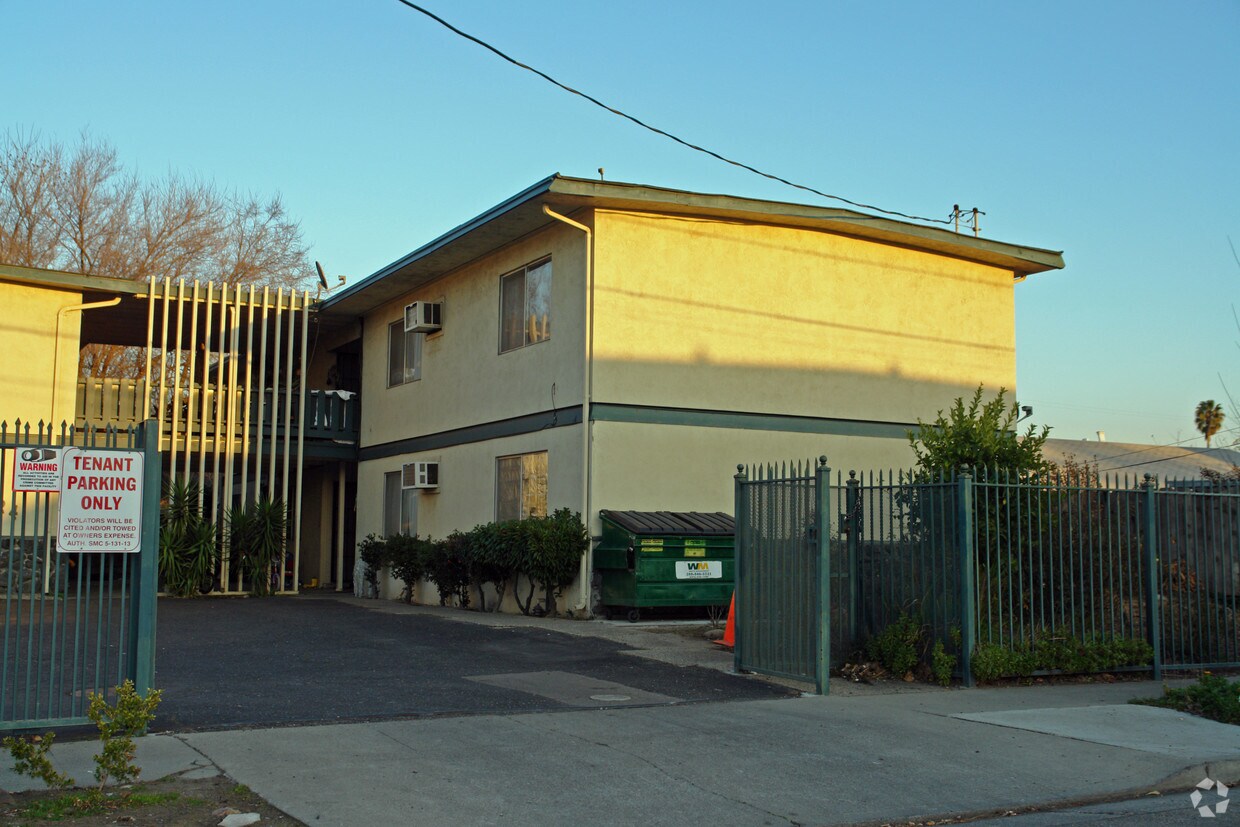 Primary Photo - 2324 Franklin Ave