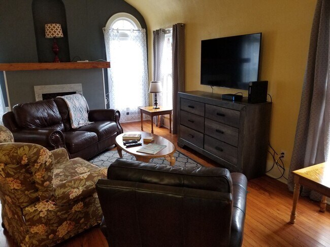 Foto del edificio - 2 br, 2 bath House - 923 NE 19th St