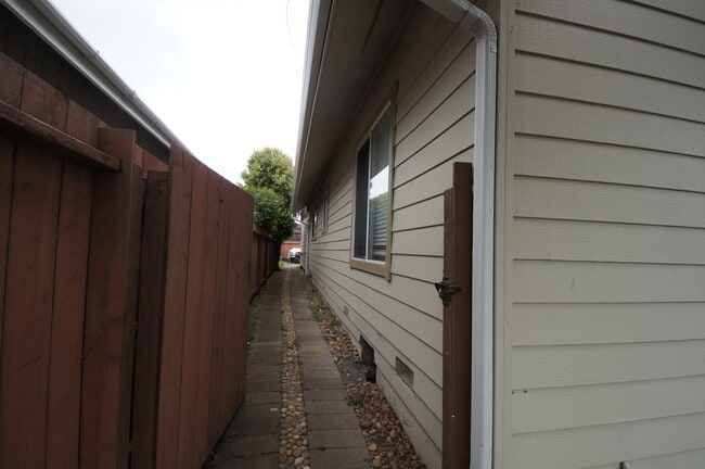 Building Photo - 551 Terrace Ave