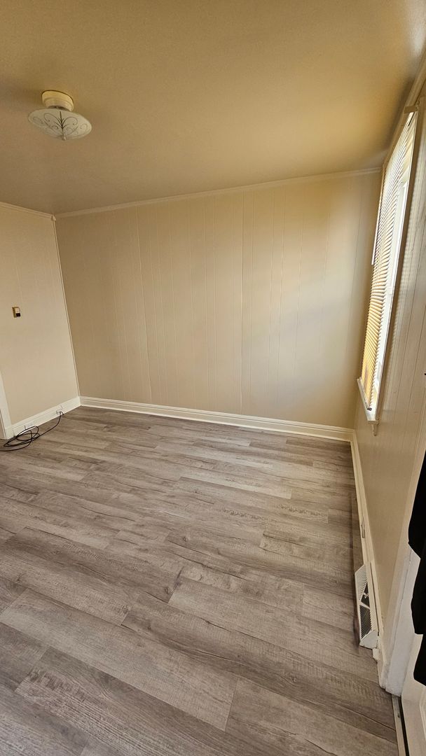 Building Photo - 3 Bedroom Duplex