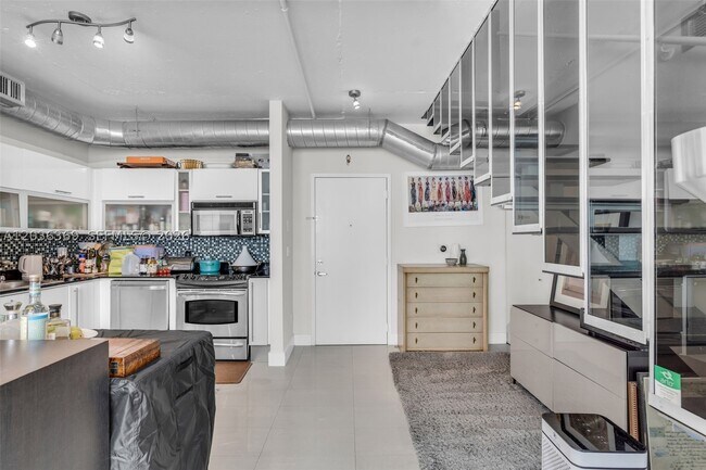 Foto del edificio - 690 SW 1st St