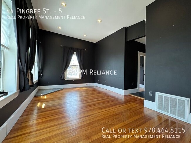 Building Photo - 44 Pingree St