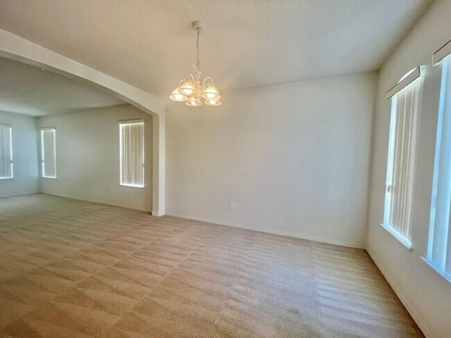 Building Photo - Meadow Woods Area - 4 Bedroom, 2.5 Bathroo...