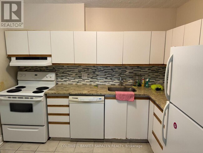 Photo du bâtiment - 900 Dynes Rd