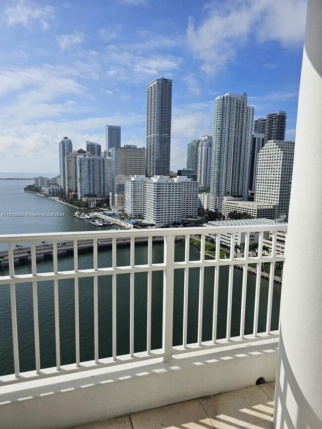 Foto del edificio - 701 Brickell Key Blvd