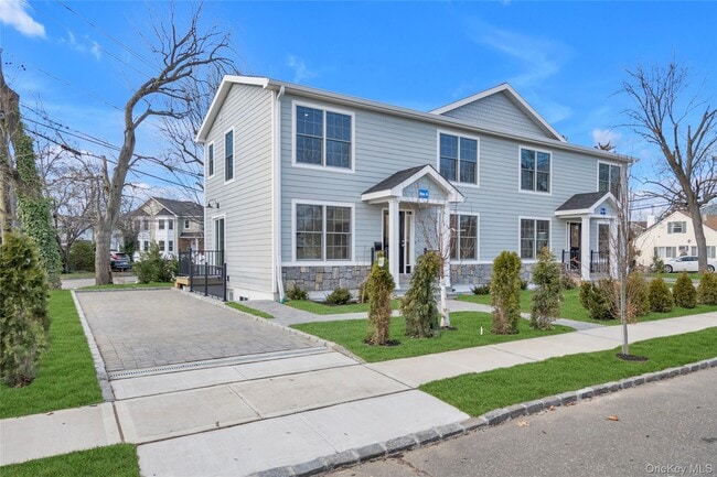 Building Photo - 1 Manhasset Ave
