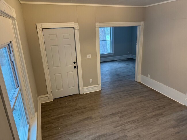 Foto del edificio - Charming 4-Bedroom Property in Prime Location