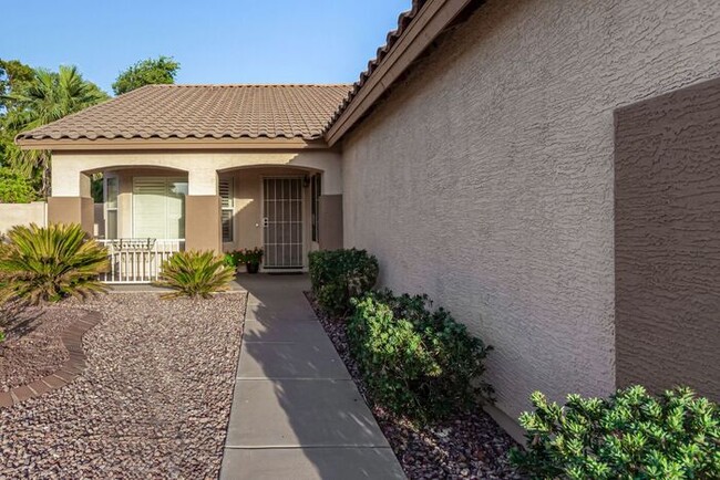 Building Photo - 3-bedroom plus bonus room with 3-car garag...