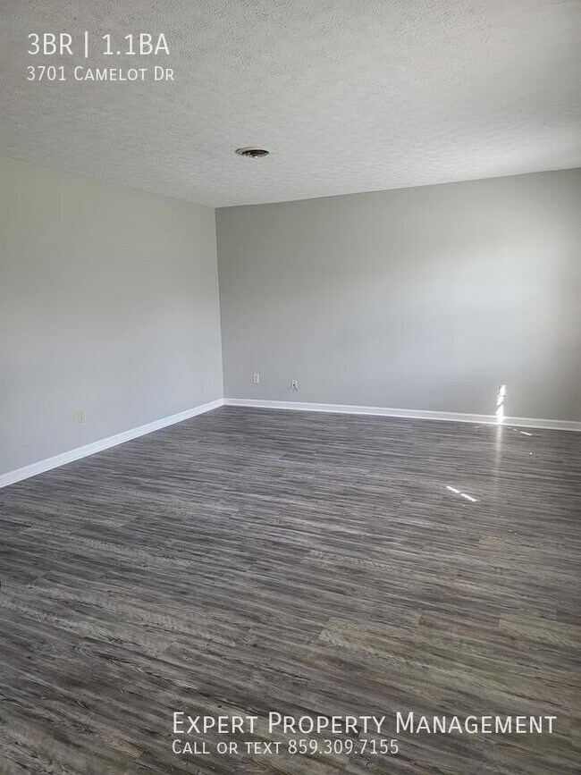 Foto del edificio - 3701 Camelot Dr