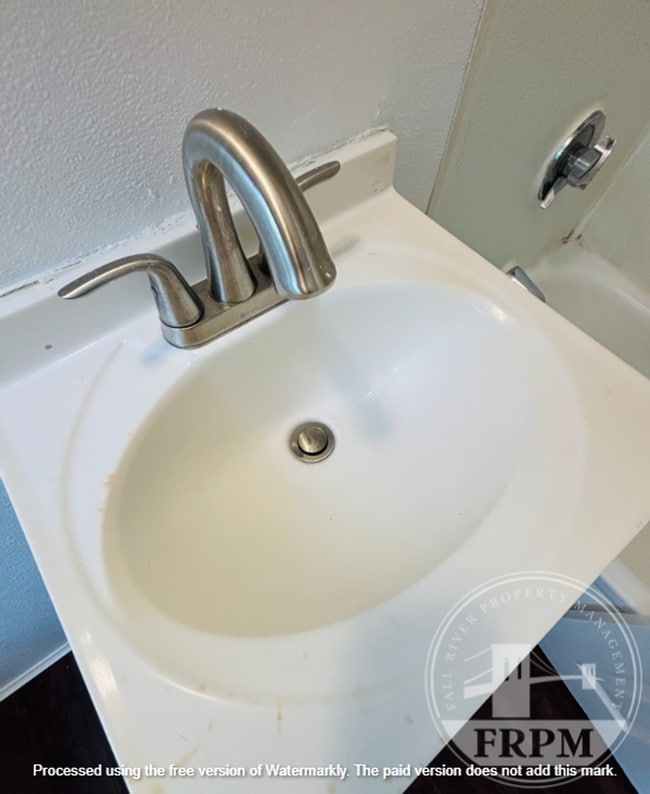 Foto del edificio - 439-441-441 Rivet St