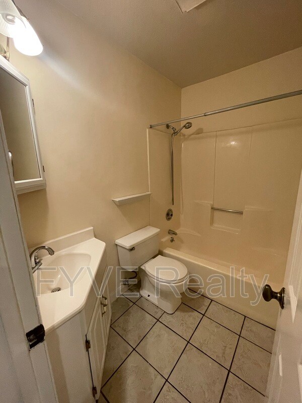 Building Photo - 7655 Chatham Cir