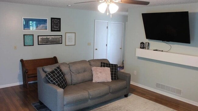 Building Photo - 1005 Weschester Ct