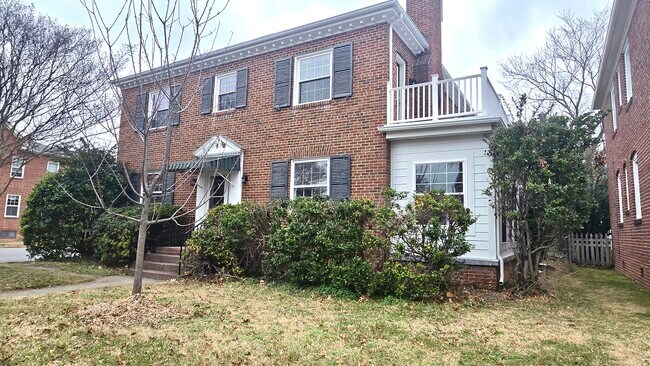 Frente - 4418 Cutshaw Ave