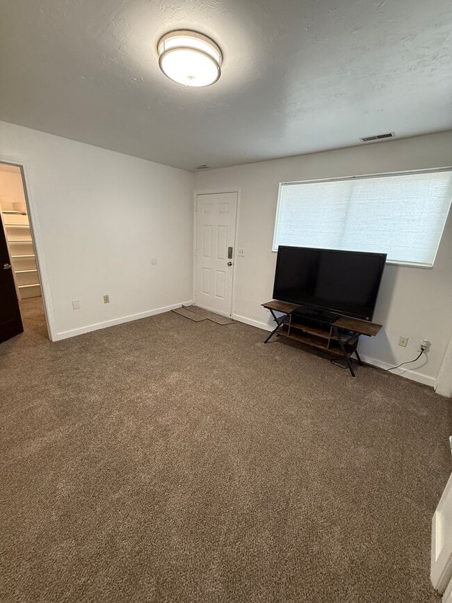 Building Photo - Affordable Beautiful Student Housing for Snow College students 5 rooms, 2 shared bathrooms, share...