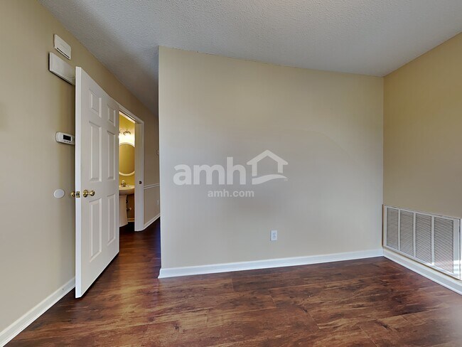 Building Photo - 5535 Bridgegate Dr