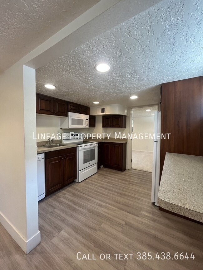 Building Photo - 182 N 100 W