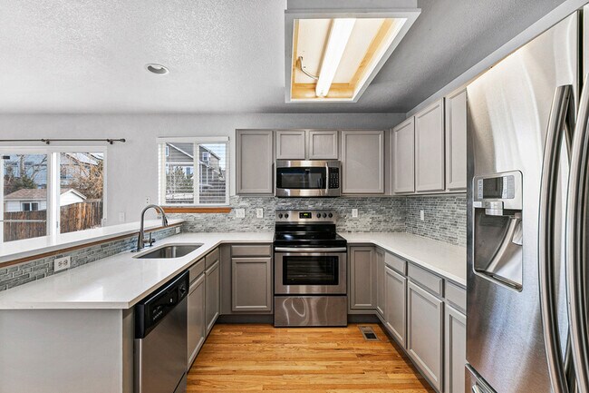 Building Photo - 5946 S Winnipeg St