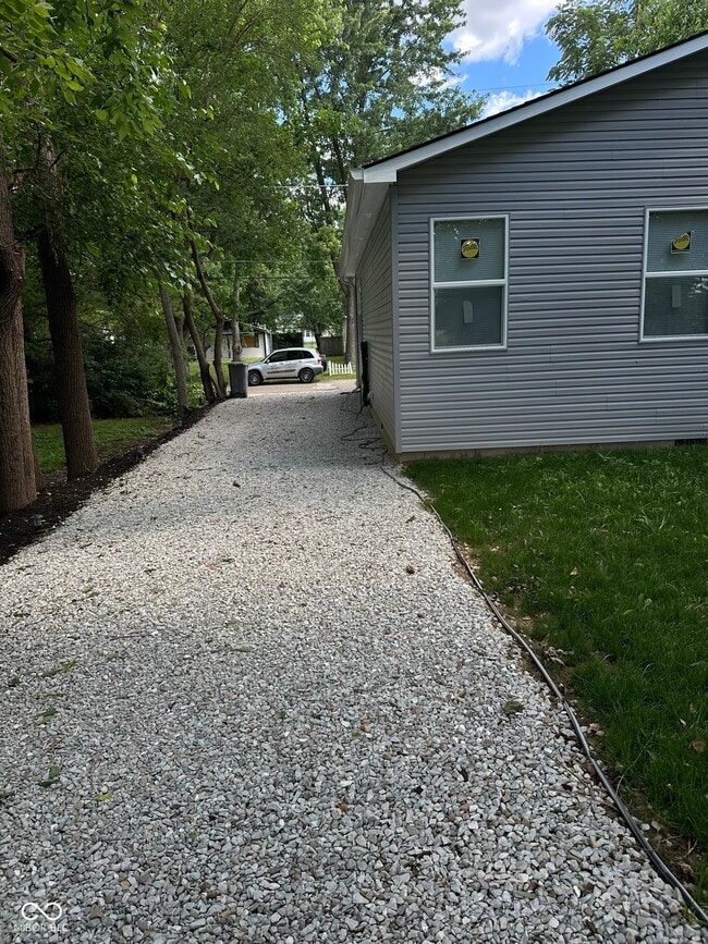 Building Photo - 2127 Haines Ave