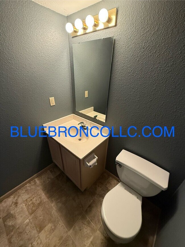 Foto del edificio - Remodeled 3-Bedroom Home in Lee’s Summit w...