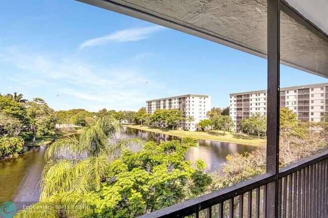 Foto del edificio - 2236 N Cypress Bend Dr