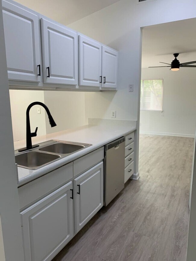 Crescent Oaks Apartments in Graham, NC