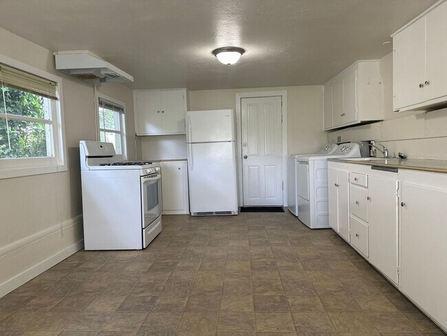 Building Photo - 1007 S 9th