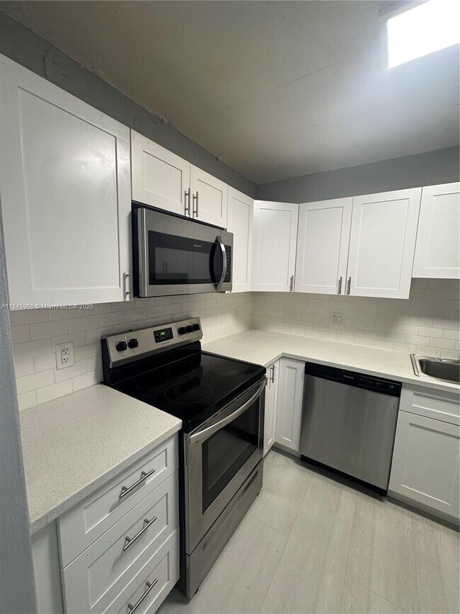 Foto del edificio - 1475 NE 125th Terrace