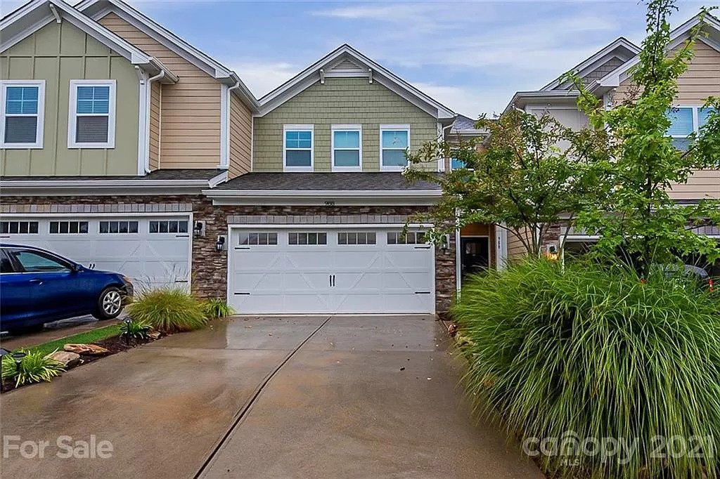Foto principal - 988 Pennington Dr