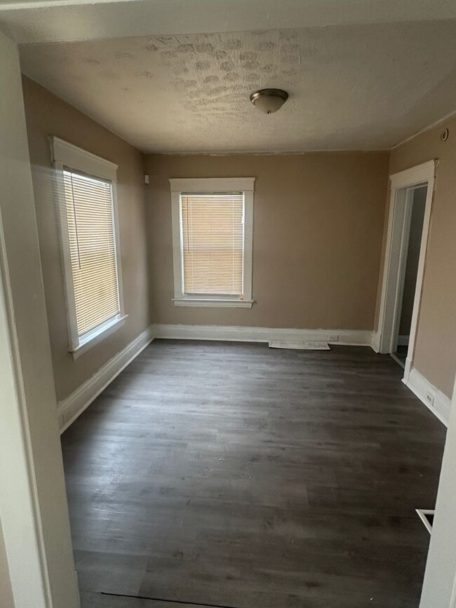 Building Photo - Nice Three Bedroom home