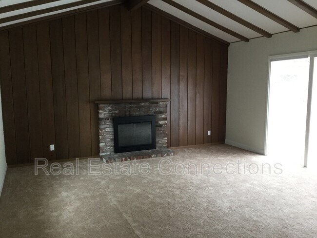 Building Photo - 2113 Parkwood Way