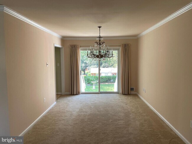Foto del edificio - 4221 Isbell St