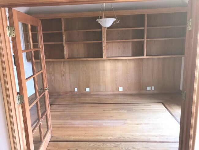 Office - 11910 Weddington St