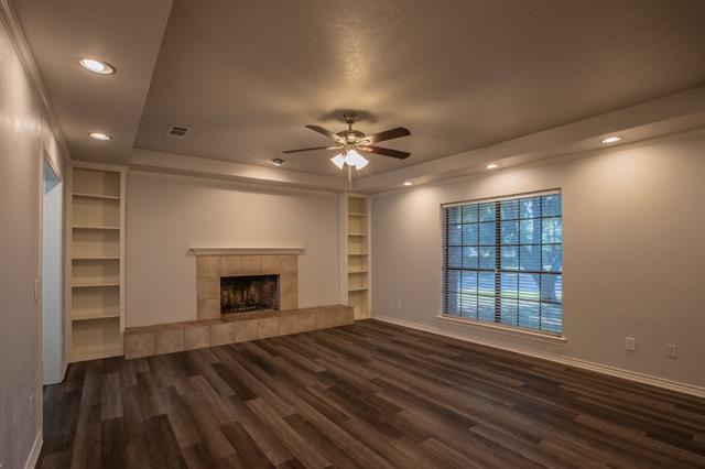Foto del edificio - 900 Timber Valley Cir